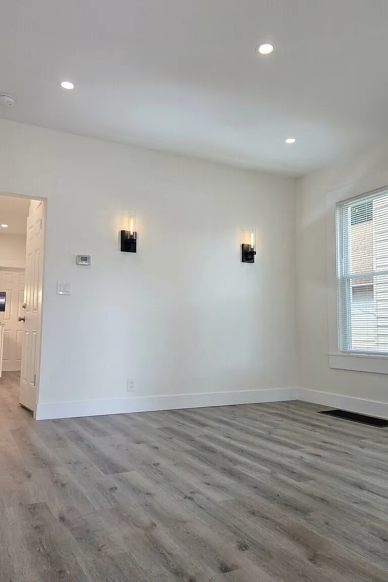 3 bed, 1.0 bath, 1000 sqft, $2,500 — Photo 3