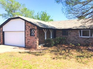 612 Hazelwood St, Moore, OK 73160