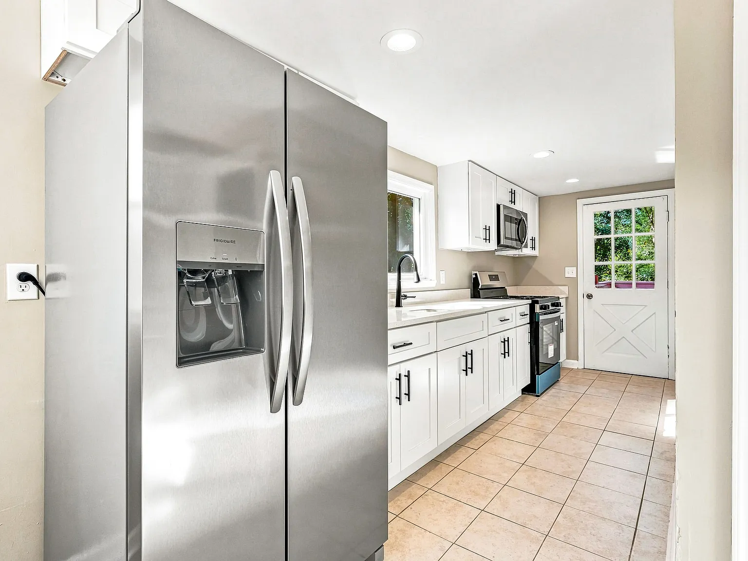 4 bed, 1.5 bath, 2100 sqft, $2,950 — Photo 4