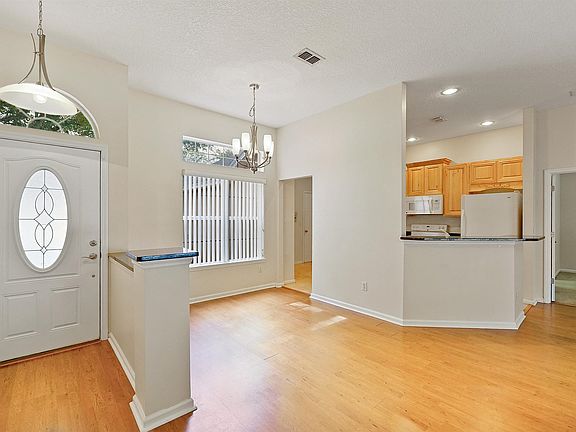 2nd image of 2826 Coachman Lakes Dr