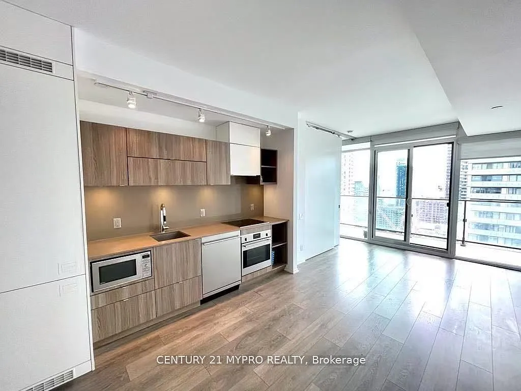 125 Peter St #3210 photo 1