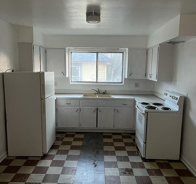 1st image of 623 Clifton Dr #C