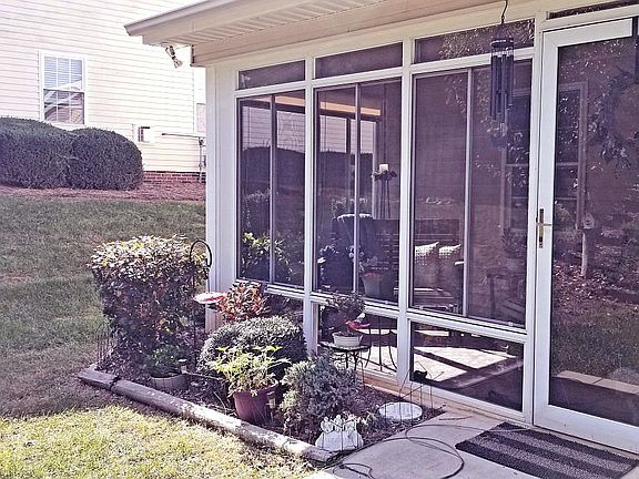 2nd image of 109 Abbotswood Pl