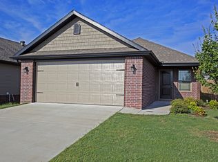 902 SW Crownview St, Bentonville, AR 72712