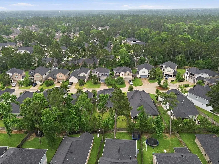 119 Buttonwood Ct — Photo 43