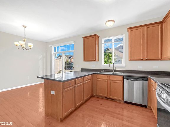 5th image of 1717 Maple Ave