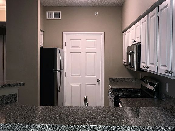3rd image of 1315 Riverchase Dr APT 511