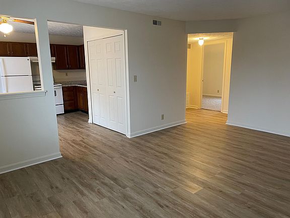 3rd image of 1055 N Buckman St #10