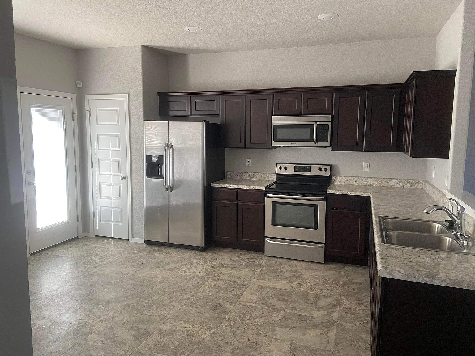 704 SW Loudon Dr - 1 — Photo 2