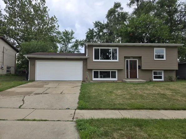 423 Walnut Dr, Streamwood, IL 60107