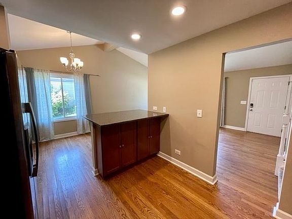 5th image of 29W523 Winchester Cir S Unit 1