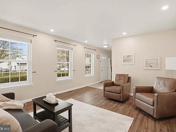 4th image of 525 Loughton Ln