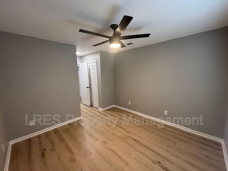 1004 Stout Ct — Photo 21