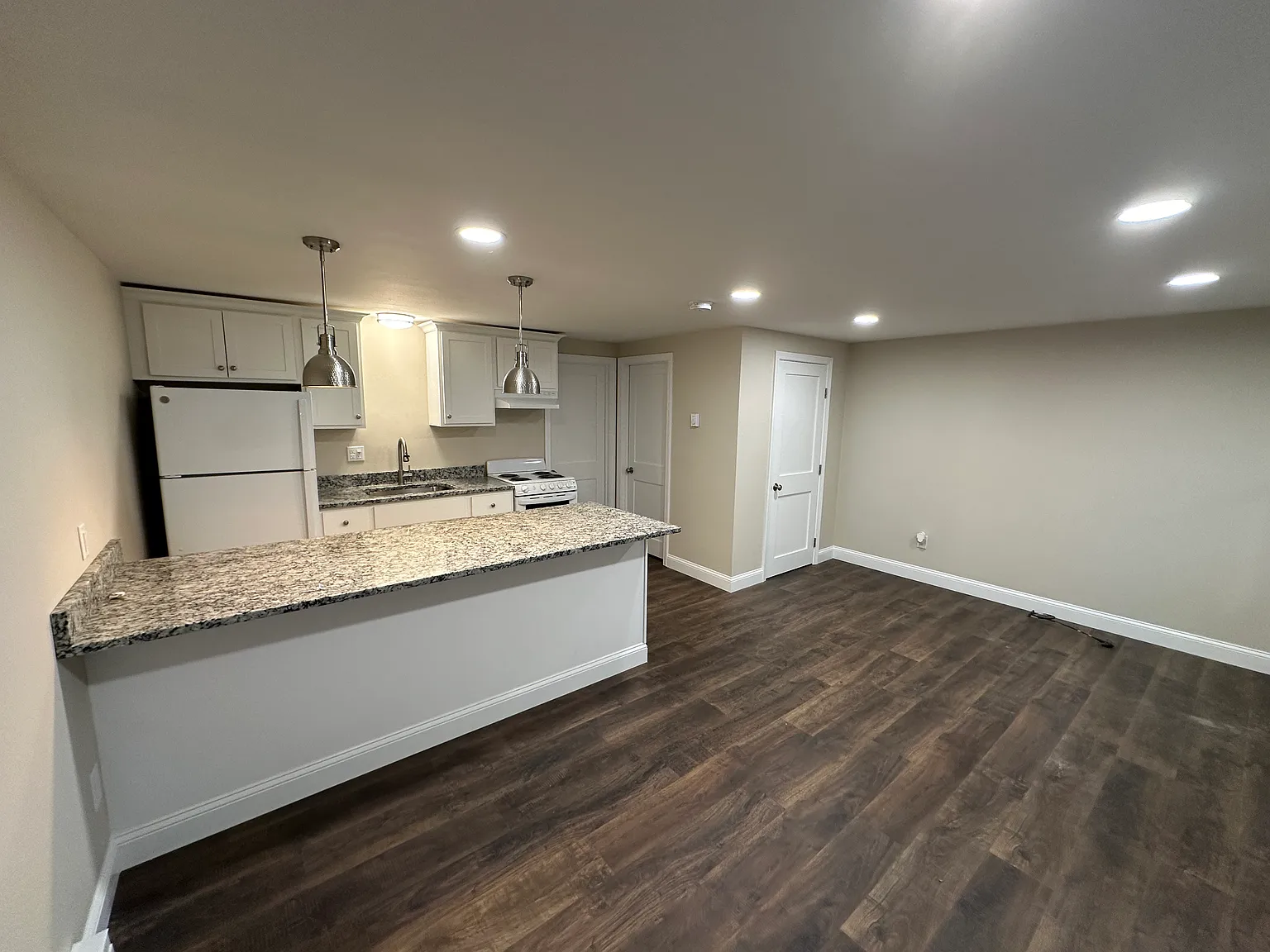 1 bed, 500 sqft, $1,900 — Photo 2