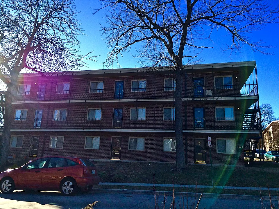 2131 Yale Ave #101