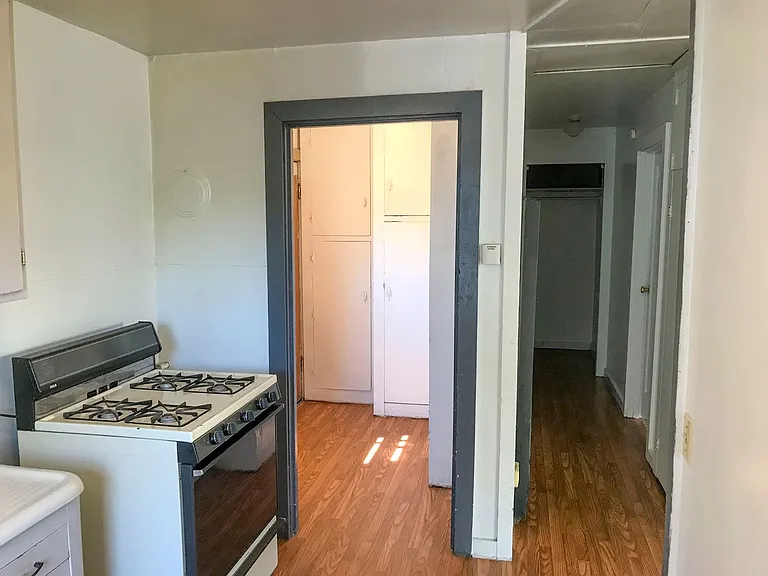 576 Main St — Photo 10