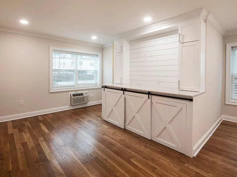 The Parkview at Polifly: In-Unit Washer & Dryer, Heat and Water Included, and Cat & Dog Friendly — Photo 21