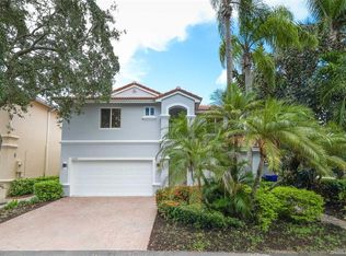 1090 Satinleaf St, Hollywood, FL 33019