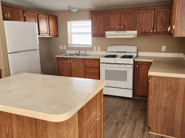 106 Linden Dr, North Branch, MI 48461