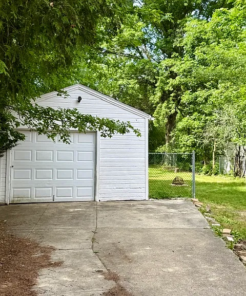 4233 Bluestone Rd — Photo 2