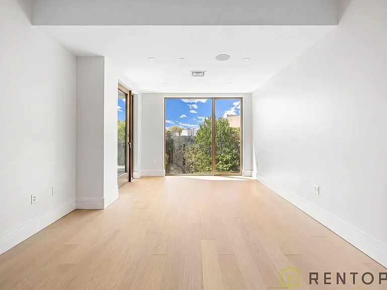 960 Franklin Ave #128 — Photo 6