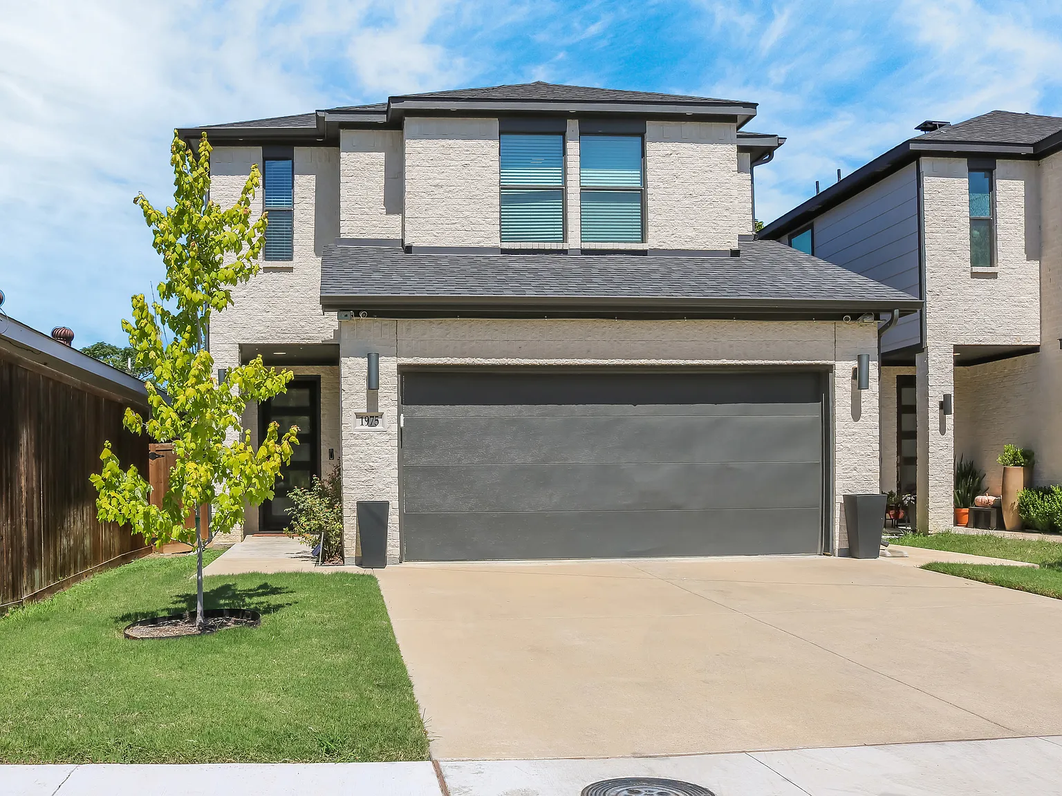 4 bed, 2.5 bath, 2520 sqft, $3,495 — Photo 1