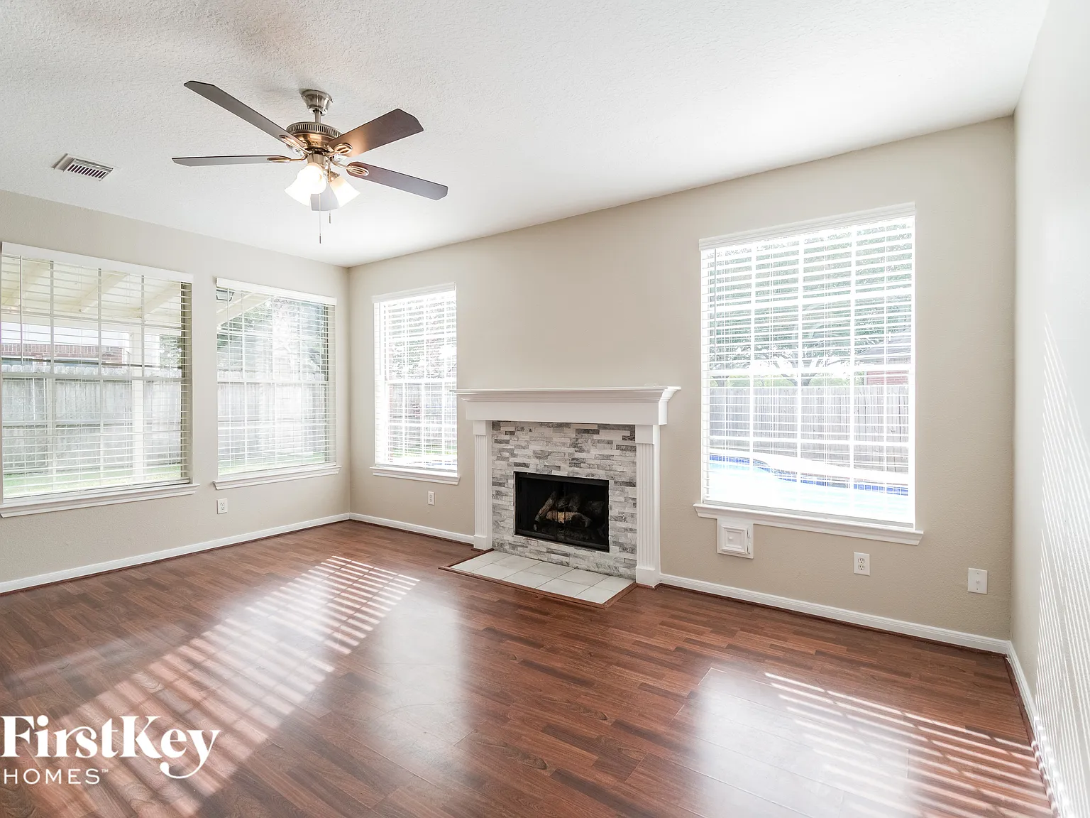 4 bed, 2.5 bath, 2338 sqft, $2,990 — Photo 2