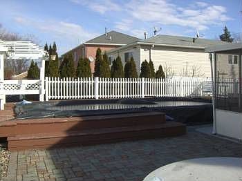 2nd image of 959 Sheldon Ave