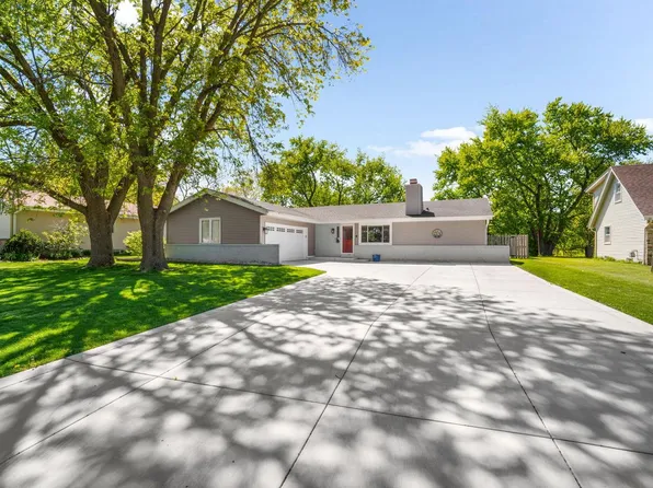 15449 W Mayflower DRIVE, New Berlin, WI 53151