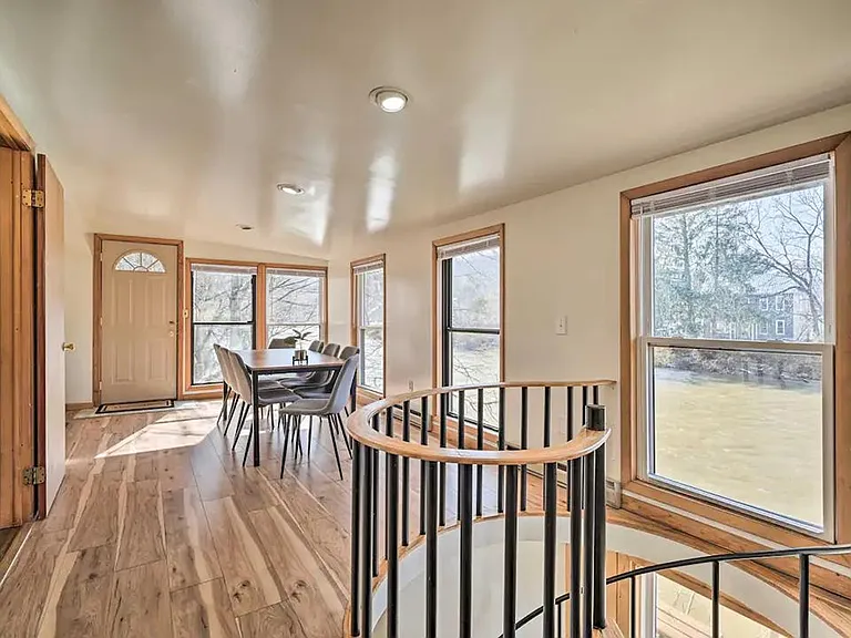 705 Morris Ave — Photo 6
