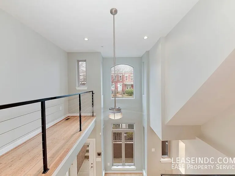 233 R St NE #A — Photo 18