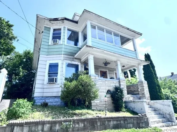 1210 Noyes St, Utica, NY 13501