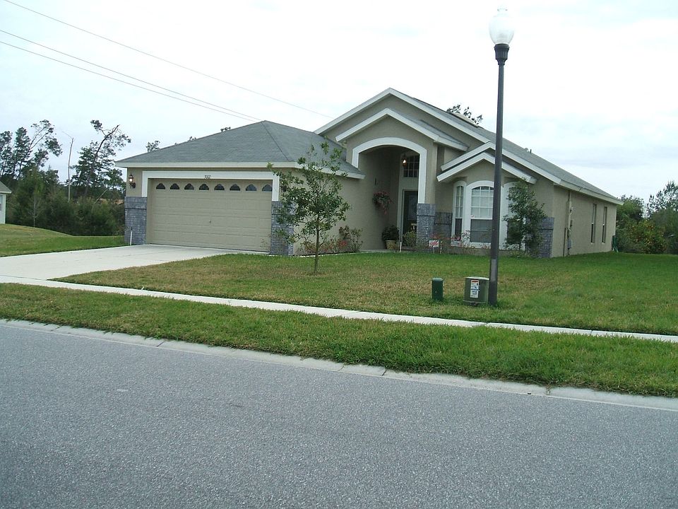 FRONT VIEW OF HOUSE