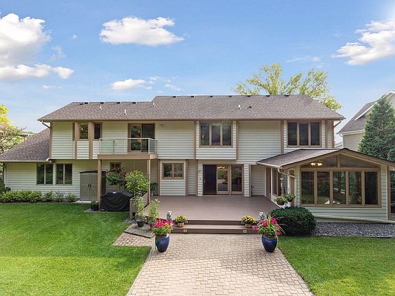 5th image of 310 Wyndham Cir W