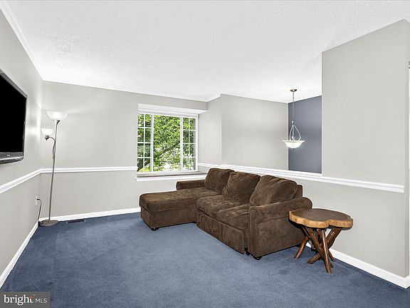 3rd image of 321 Alexis Dr