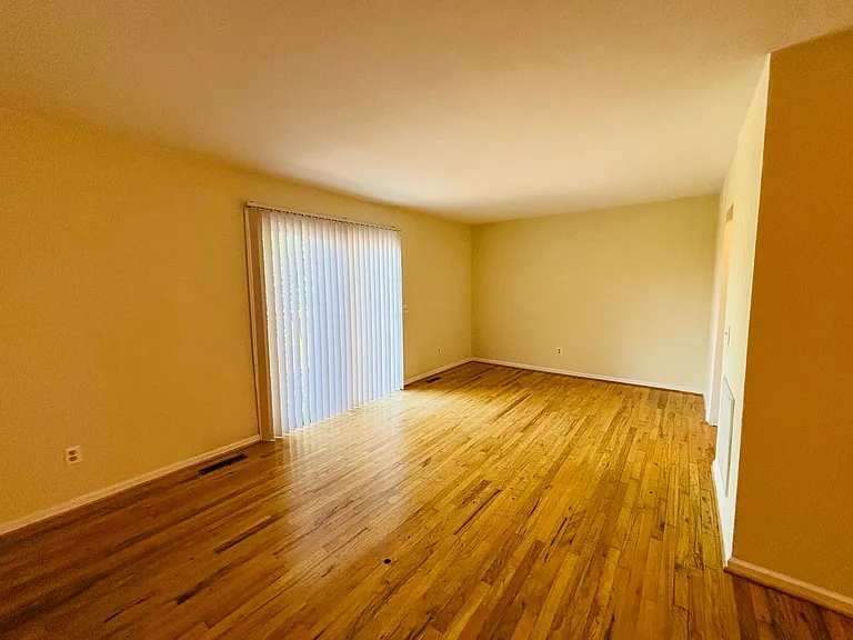 2502 Ridge Rd — Photo 6