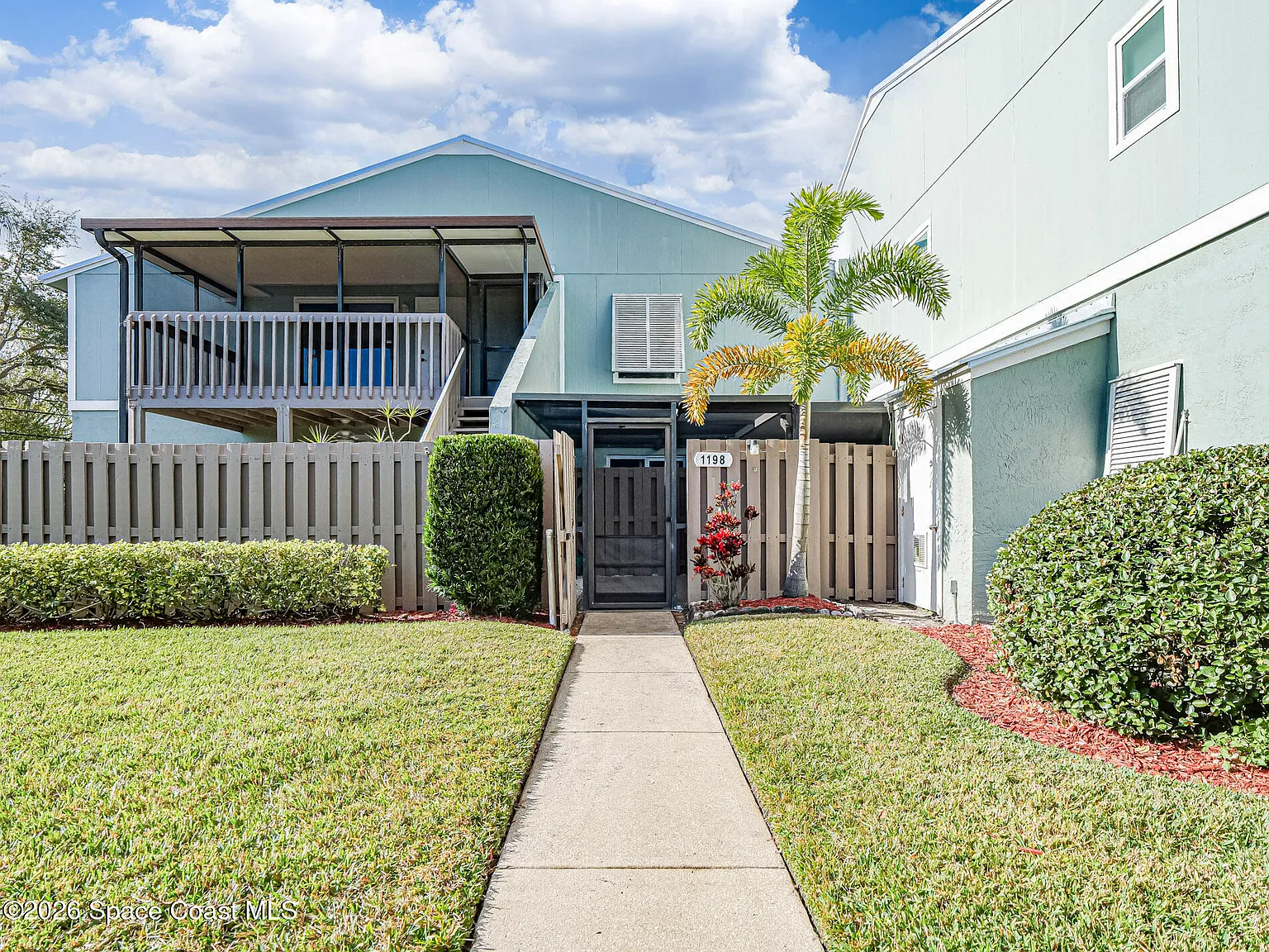 2 bed, 2.0 bath, 960 sqft, $1,800 — Photo 1