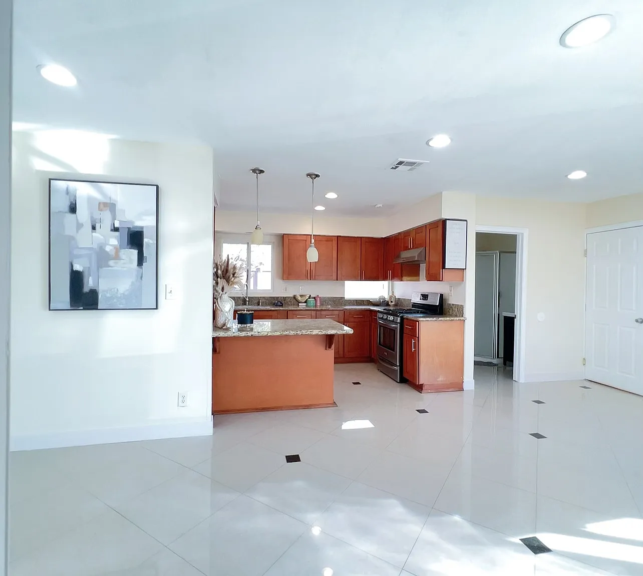 1 bed, 150 sqft, $800 — Photo 3