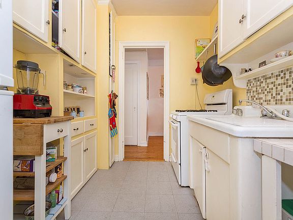 5th image of 47-25 40th St APT 6D