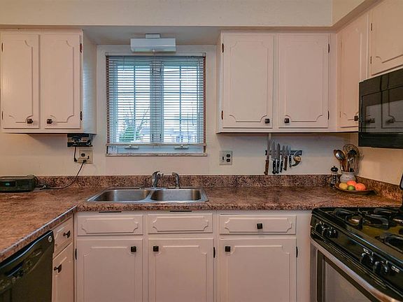 5th image of 2580 Foster Ave