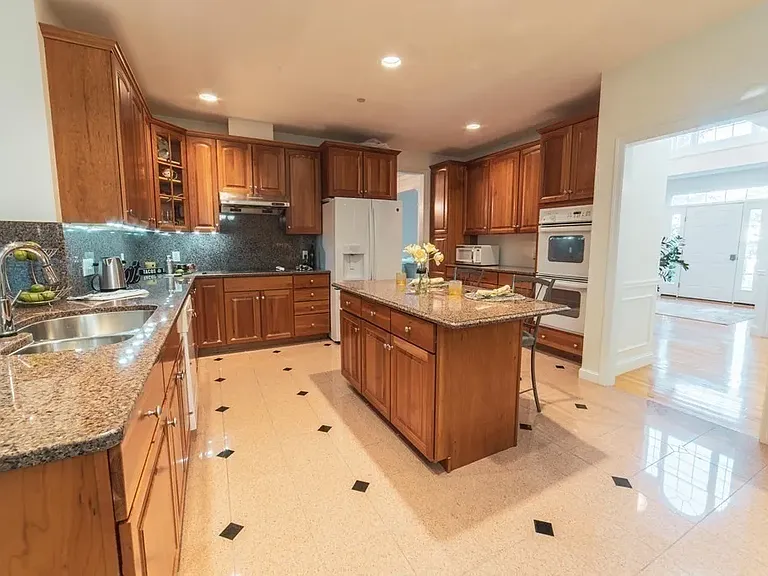 105 Amberville Rd — Photo 2