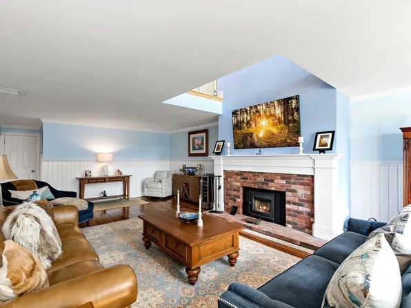 24 Ships View Ter #24, Buzzards Bay, MA 02532