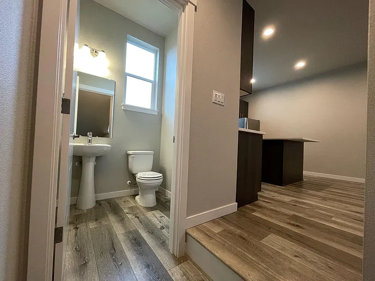 7624 SE Washington St — Photo 5