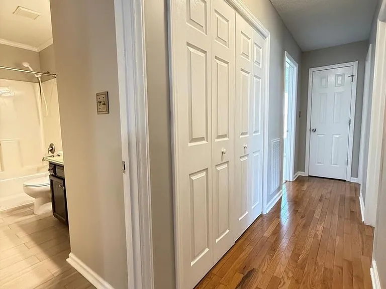 610 E Jones Ave — Photo 8