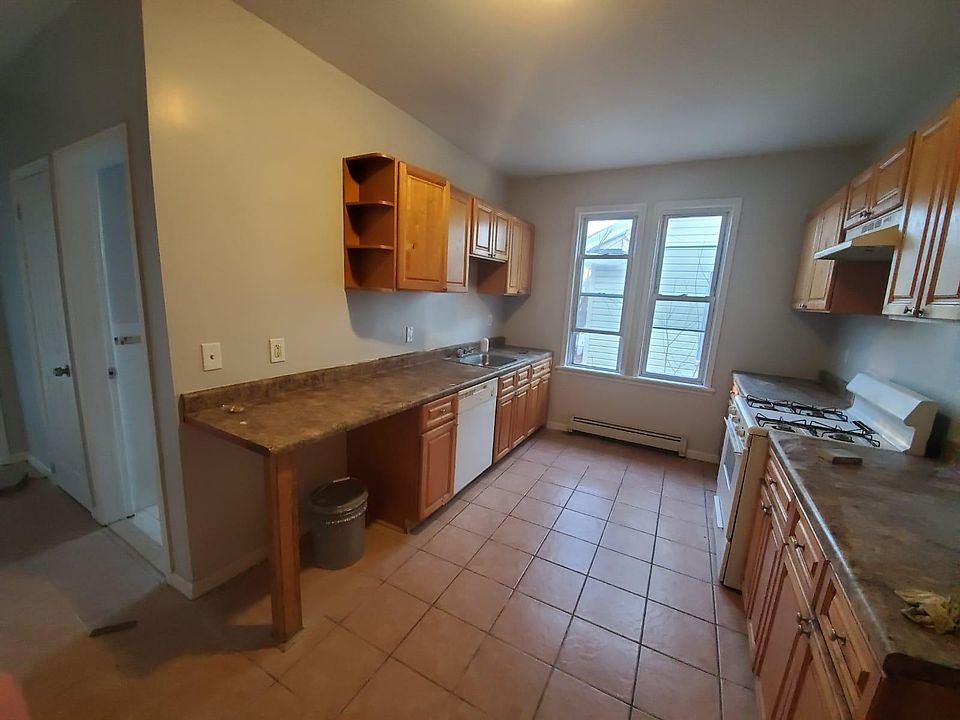 1st image of 238 Leslie St #D1