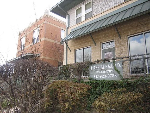 2nd image of 1615 W Oleander St APT 200