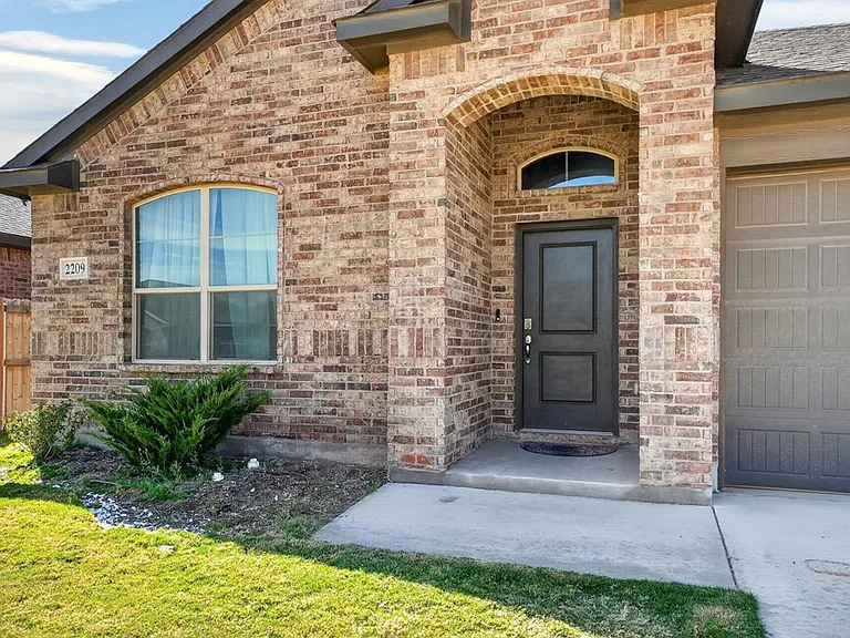 2209 Beaufort Dr — Photo 4