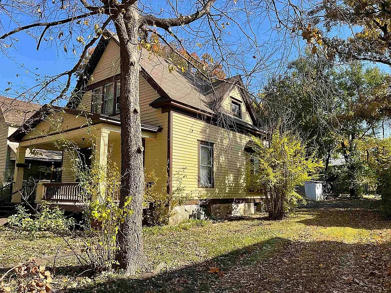 126 SW Buchanan St — Photo 3