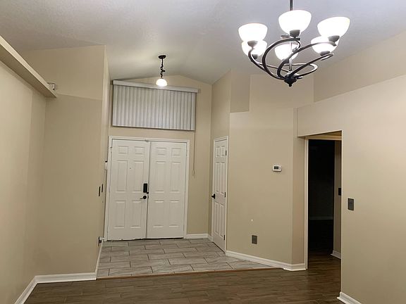 4th image of 6710 S Court Dr