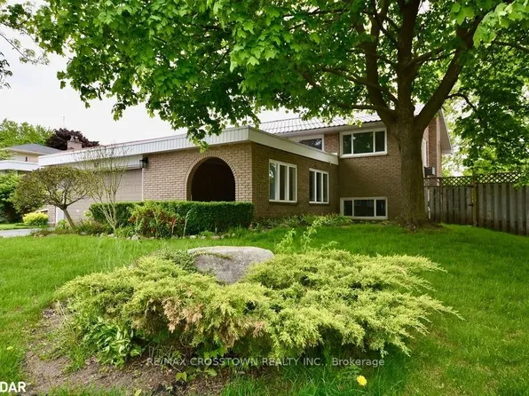 64 Marshall St, Barrie, ON L4N 3S8
